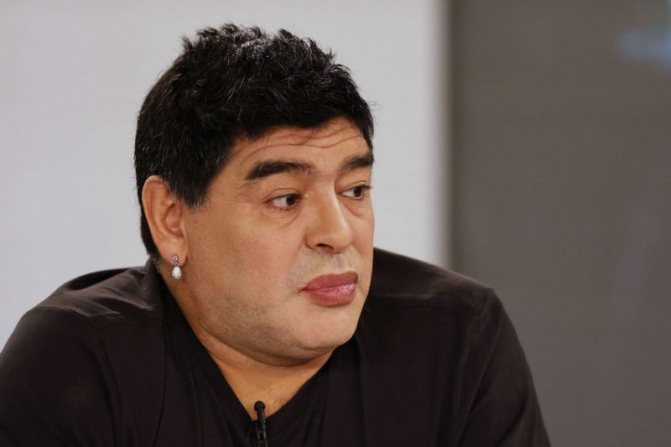 Обрамляются разнообразными камнями