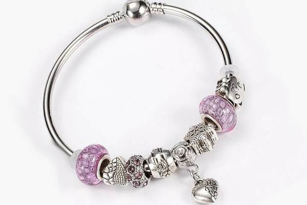 украшение на запястье